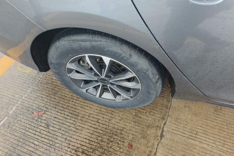 Used BYD Destroyer 05 2022 DM-i 55KM Comfort Model Right Rear Wheel Hub