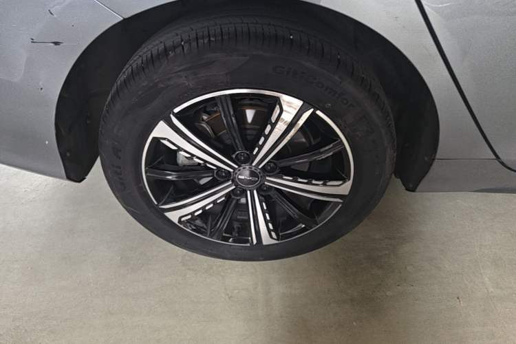 Used BYD Destroyer 05 2022 DM-i 120KM Prestige Model Right Rear Wheel Hub