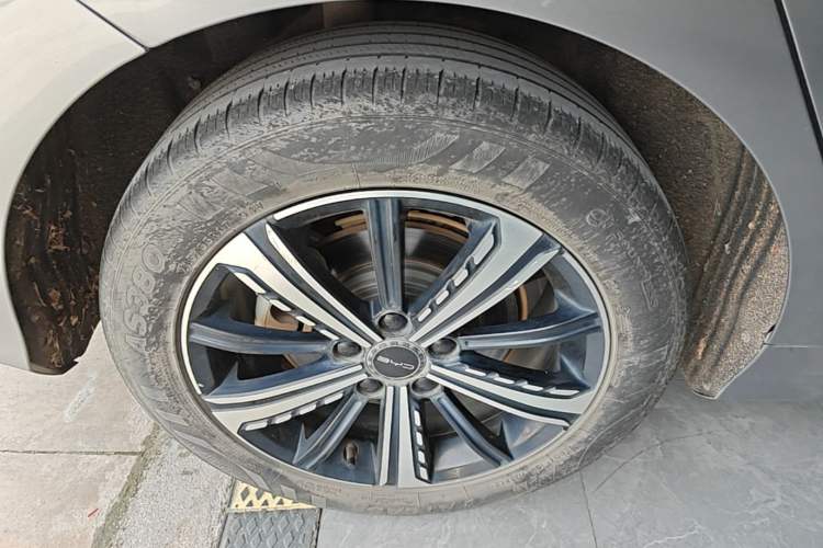 Used BYD Destroyer 05 2022 DM-i 55KM Luxury Model Right Rear Wheel Hub