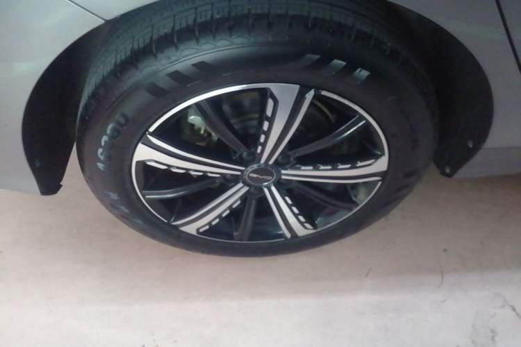 Used BYD Destroyer 05 2022 DM-i 55KM Luxury Model Right Rear Wheel Hub