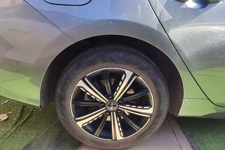 Used BYD Destroyer 05 2022 DM-i 55KM Prestige Model Right Rear Wheel Hub