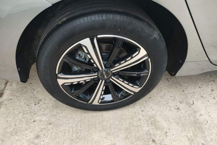 Used BYD Destroyer 05 2022 DM-i 120KM Prestige Model Right Rear Wheel Hub