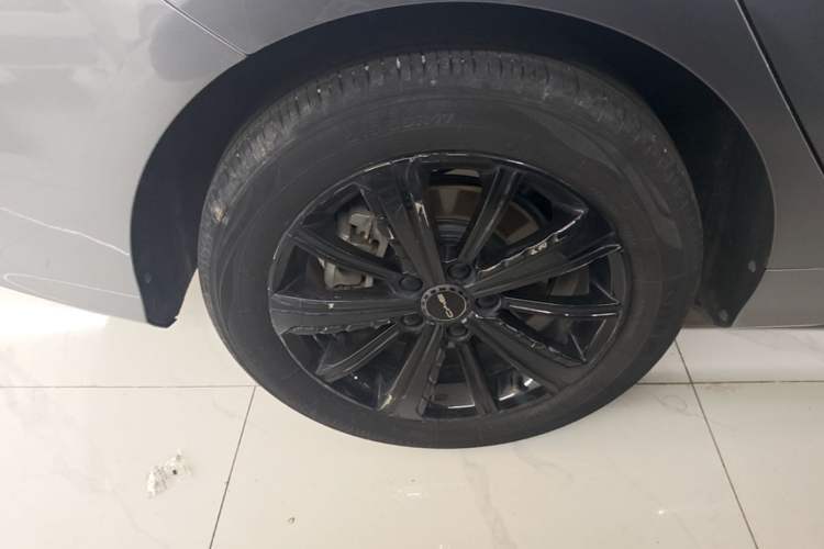 Used BYD Destroyer 05 2022 DM-i 55KM Luxury Model Right Rear Wheel Hub