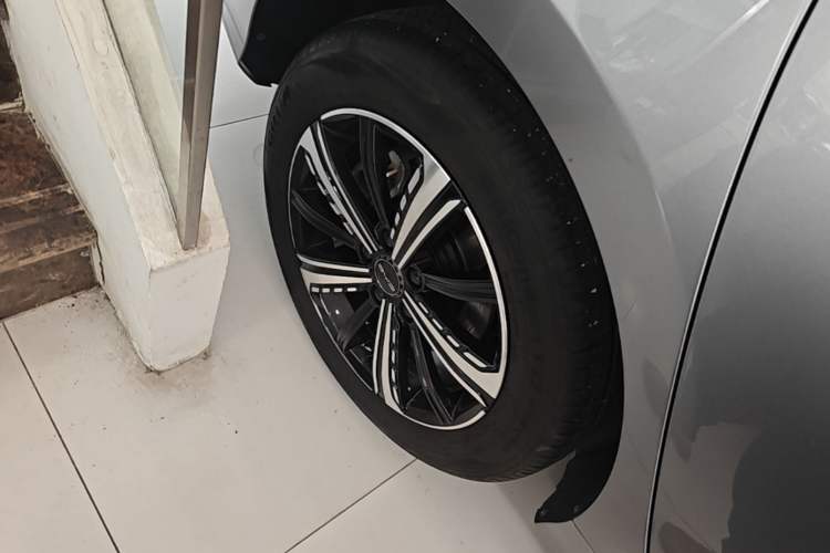 Used BYD Destroyer 05 2022 DM-i 55KM Prestige Model Right Rear Wheel Hub