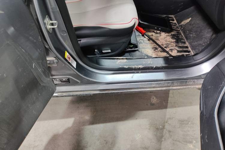 Used BYD Destroyer 05 2022 DM-i 55KM Prestige Model Right Side Sill