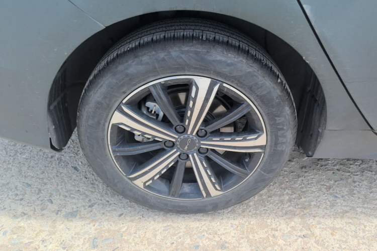 Used BYD Destroyer 05 2022 DM-i 120KM Prestige Model Right Rear Wheel Hub
