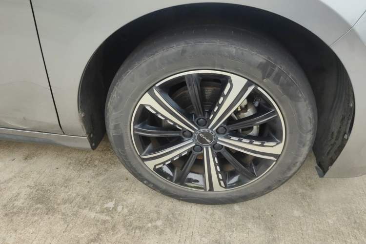 Used BYD Destroyer 05 2022 DM-i 120KM Prestige Model Right Front Wheel Hub