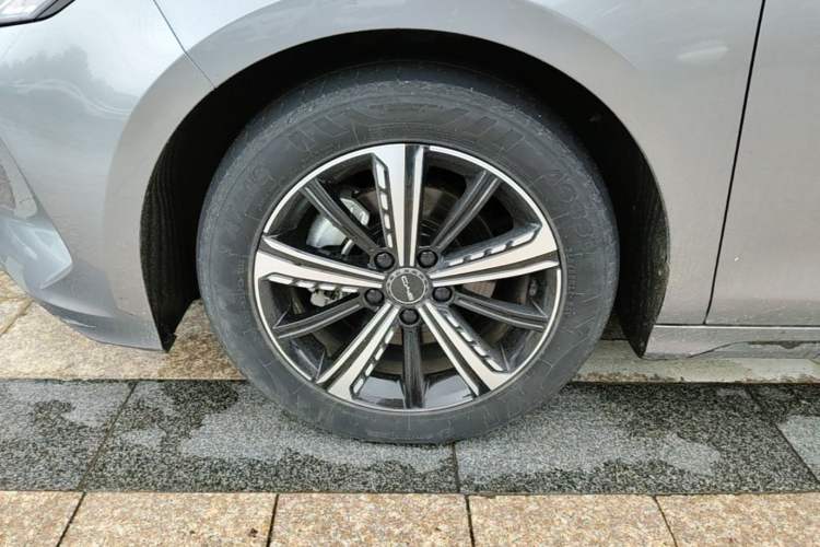 Used BYD Destroyer 05 2022 DM-i 120KM Prestige Model Left Front Wheel Hub