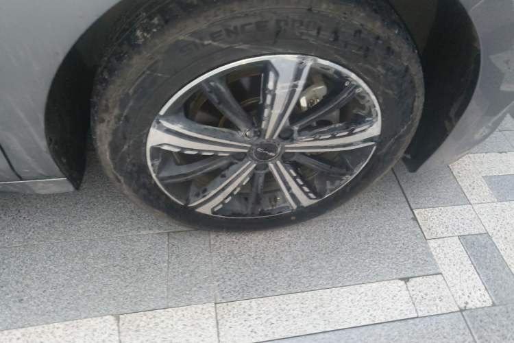 Used BYD Destroyer 05 2022 DM-i 120KM Prestige Model Right Front Wheel Hub