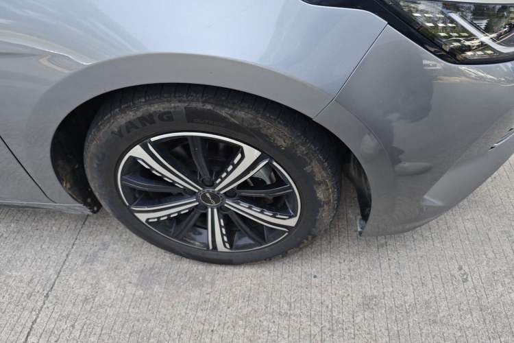 Used BYD Destroyer 05 2022 DM-i 55KM Prestige Model Right Front Wheel Hub