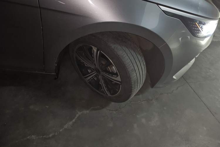 Used BYD Destroyer 05 2022 DM-i 120KM Flagship Model Right Front Wheel Hub