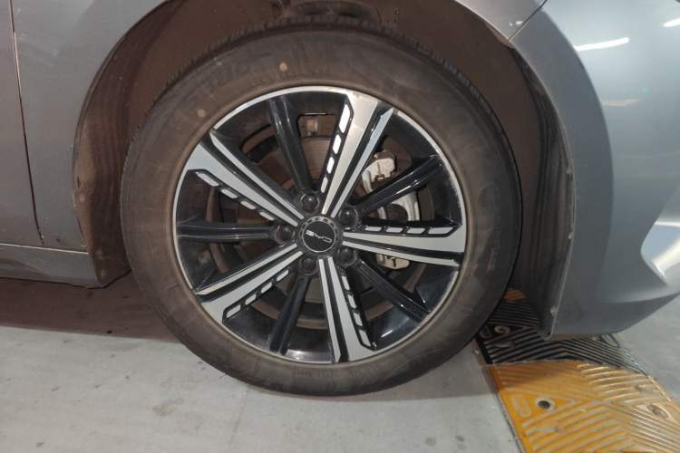 Used BYD Destroyer 05 2022 DM-i 55KM Prestige Model Right Front Wheel Hub