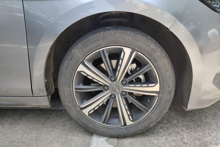 Used BYD Destroyer 05 2022 DM-i 120KM Prestige Model Right Front Wheel Hub