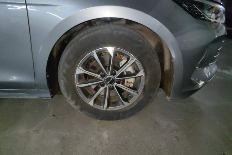 Used BYD Destroyer 05 2022 DM-i 55KM Comfort Model Right Front Wheel Hub