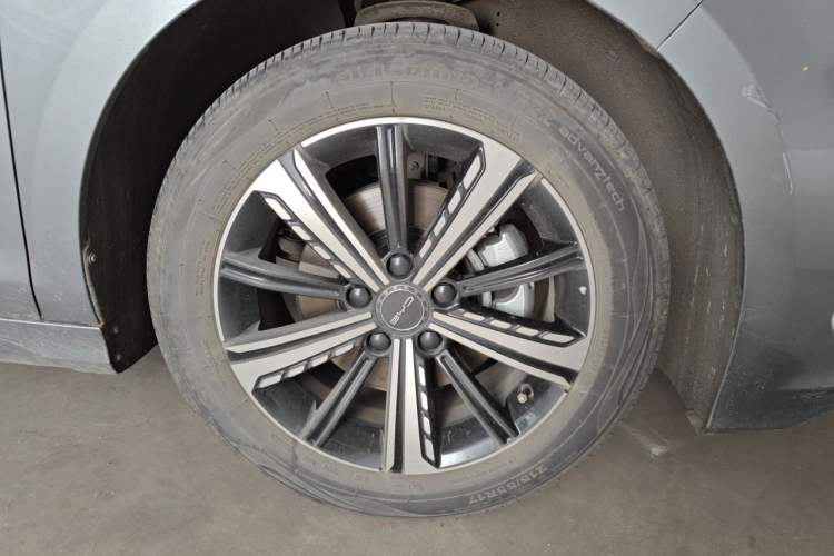 Used BYD Destroyer 05 2022 DM-i 55KM Prestige Model Right Front Wheel Hub