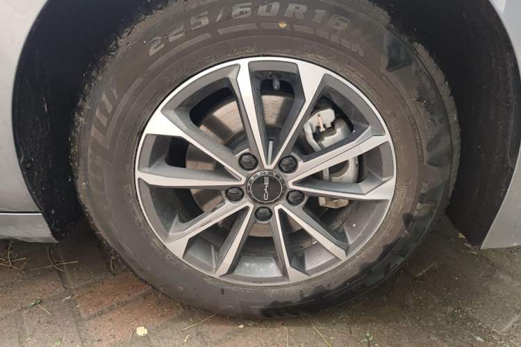 Used BYD Destroyer 05 2022 DM-i 55KM Comfort Model Right Front Wheel Hub