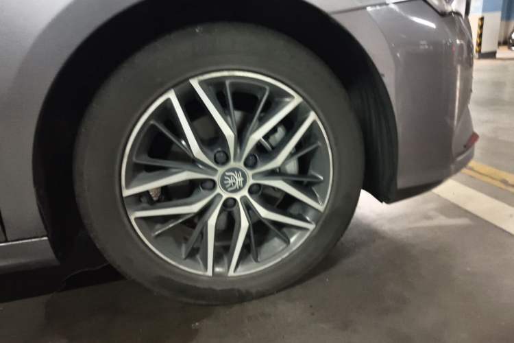Used BYD Destroyer 05 2022 DM-i 55KM Prestige Model Right Front Wheel Hub
