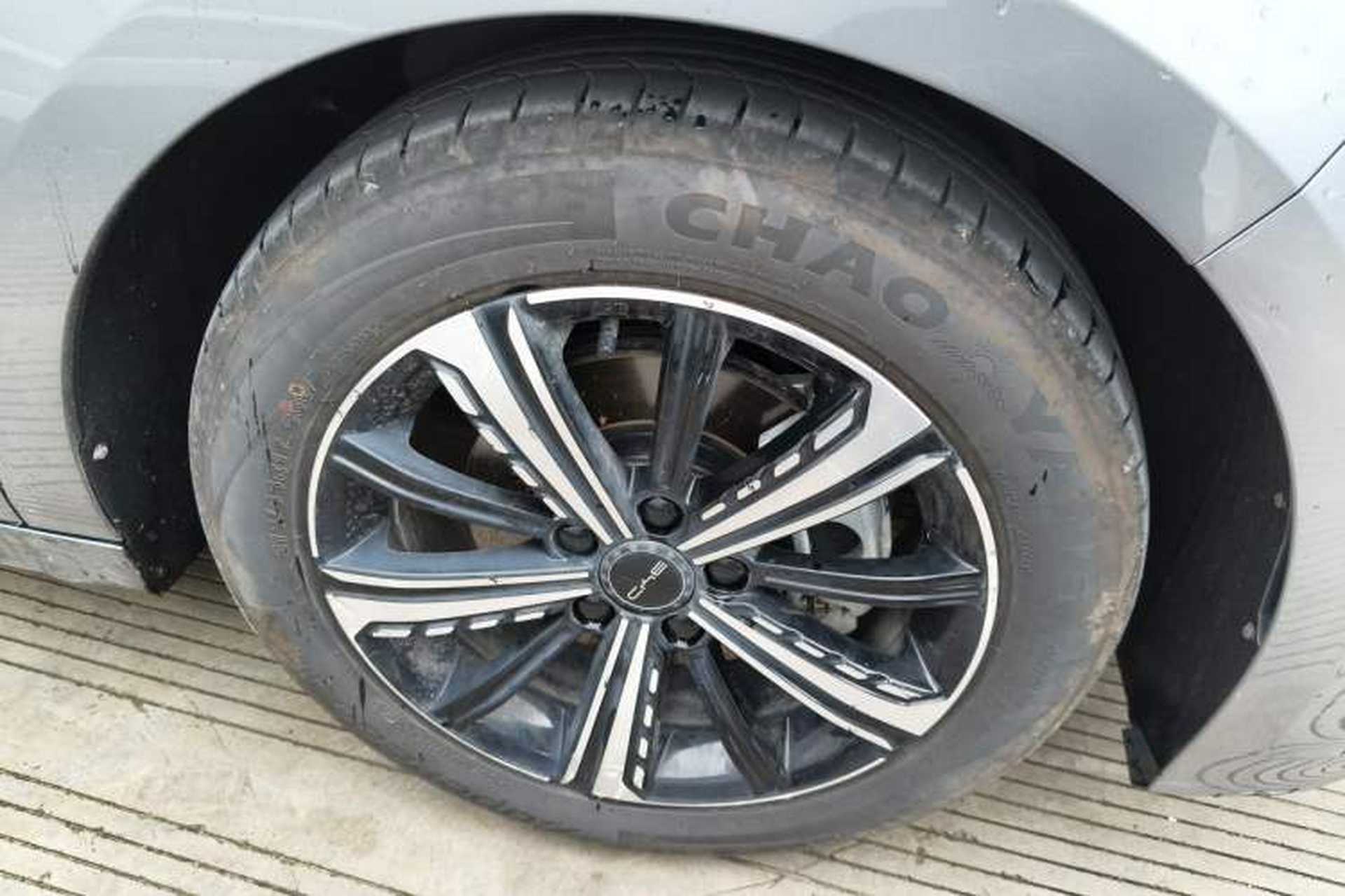 Used BYD Destroyer 05 2022 DM-i 55KM Prestige Model Right Front Wheel Hub
