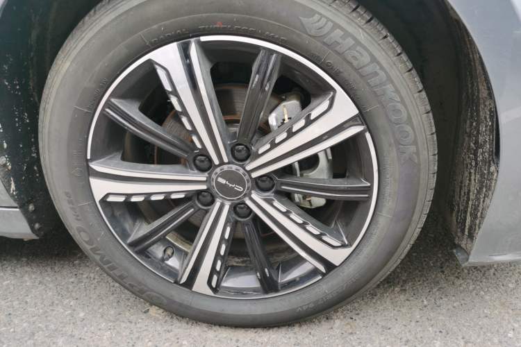 Used BYD Destroyer 05 2022 DM-i 55KM Prestige Model Right Front Wheel Hub