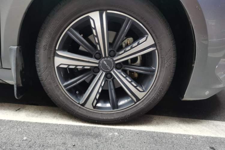 Used BYD Destroyer 05 2022 DM-i 55KM Prestige Model Right Front Wheel Hub