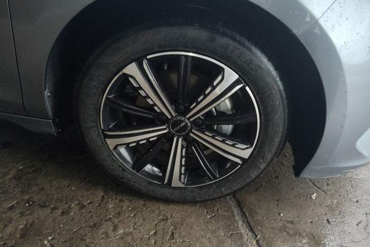 Used BYD Destroyer 05 2022 DM-i 55KM Luxury Model Right Front Wheel Hub