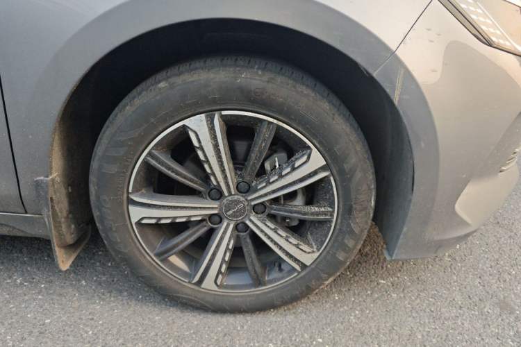 Used BYD Destroyer 05 2022 DM-i 120KM Prestige Model Right Front Wheel Hub