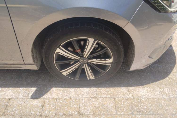 Used BYD Destroyer 05 2022 DM-i 120KM Prestige Model Right Front Wheel Hub