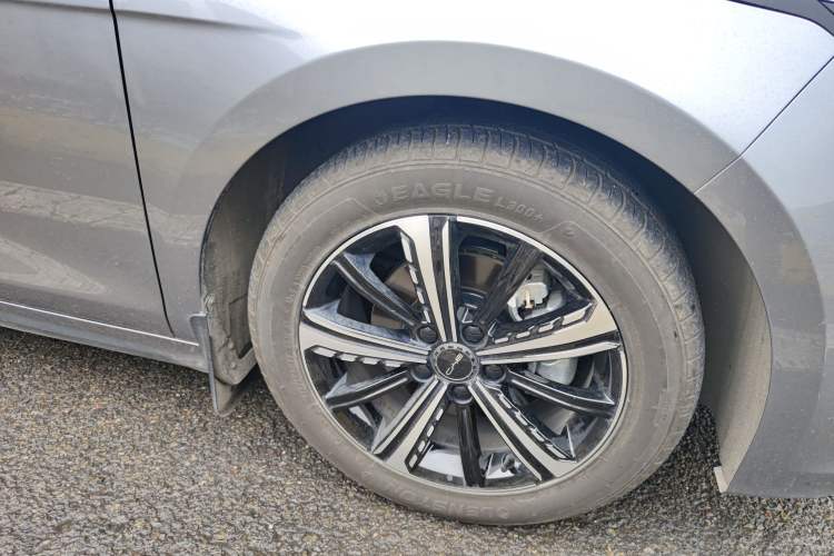 Used BYD Destroyer 05 2022 DM-i 55KM Luxury Model Right Front Wheel Hub