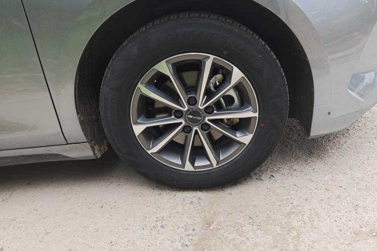 Used BYD Destroyer 05 2022 DM-i 55KM Comfort Model Right Front Wheel Hub