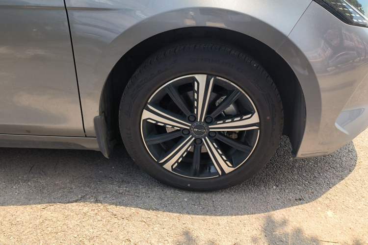 Used BYD Destroyer 05 2022 DM-i 120KM Prestige Model Right Front Wheel Hub