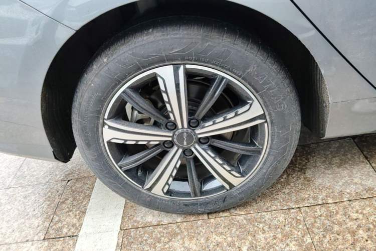 Used BYD Destroyer 05 2022 DM-i 120KM Prestige Model Right Rear Wheel Hub