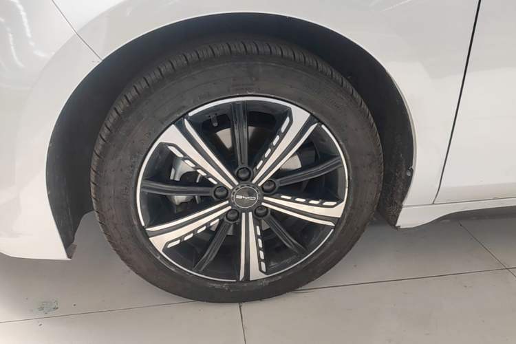 Used BYD Destroyer 05 2022 DM-i 120KM Flagship Model Exterior 4