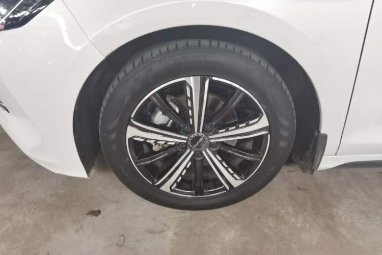 Used BYD Destroyer 05 2022 DM-i 55KM Prestige Model Left Front Wheel Hub