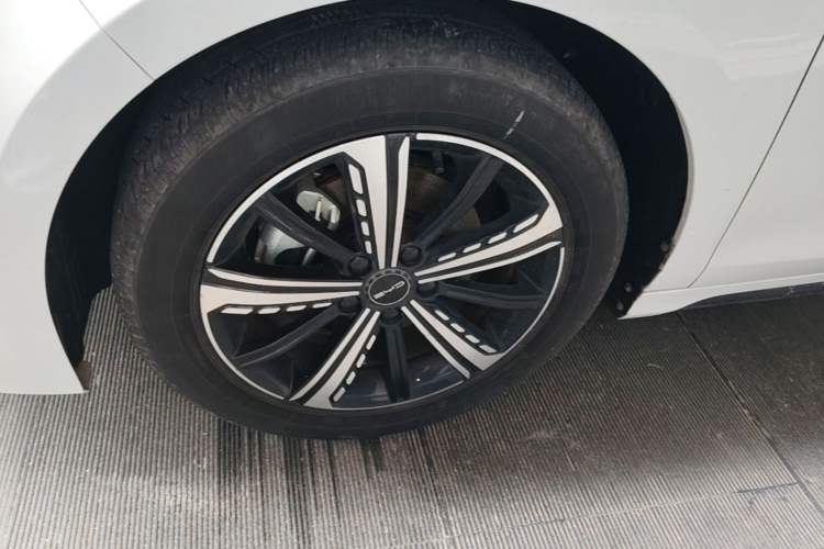 Used BYD Destroyer 05 2022 DM-i 55KM Prestige Model Left Front Wheel Hub
