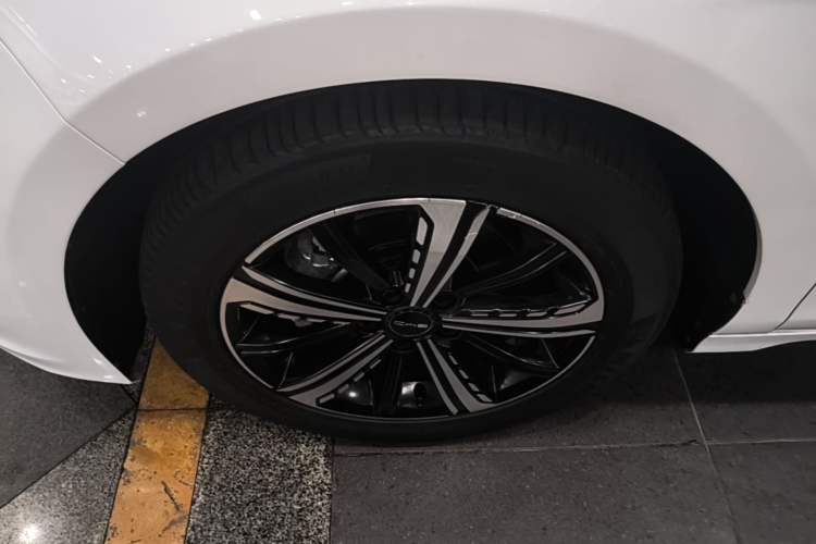 Used BYD Destroyer 05 2022 DM-i 120KM Flagship Model Left Front Wheel Hub