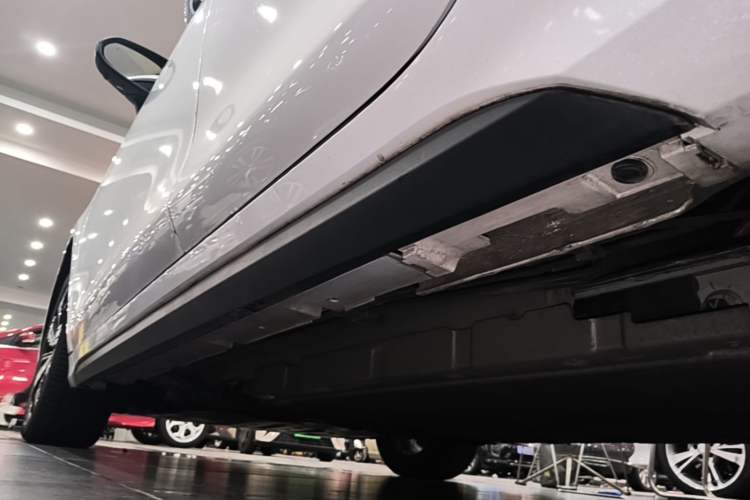 Used BYD Destroyer 05 2022 DM-i 120KM Flagship Model Left Side Sill
