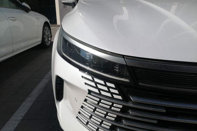 Used BYD Destroyer 05 2022 DM-i 120KM Prestige Model Right Front Headlight