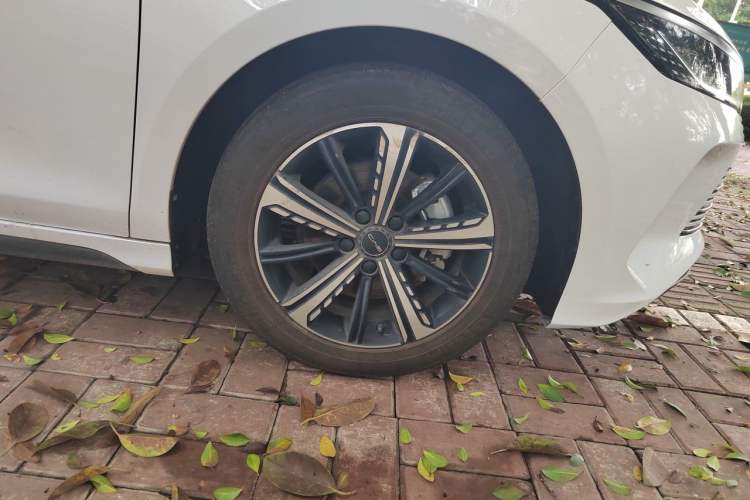 Used BYD Destroyer 05 2022 DM-i 55KM Luxury Model Right Front Wheel Hub