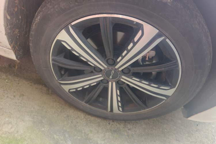 Used BYD Destroyer 05 2022 DM-i 55KM Luxury Model Right Front Wheel Hub