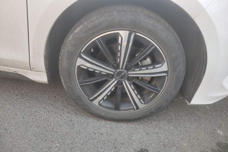 Used BYD Destroyer 05 2022 DM-i 120KM Prestige Model Right Front Wheel Hub