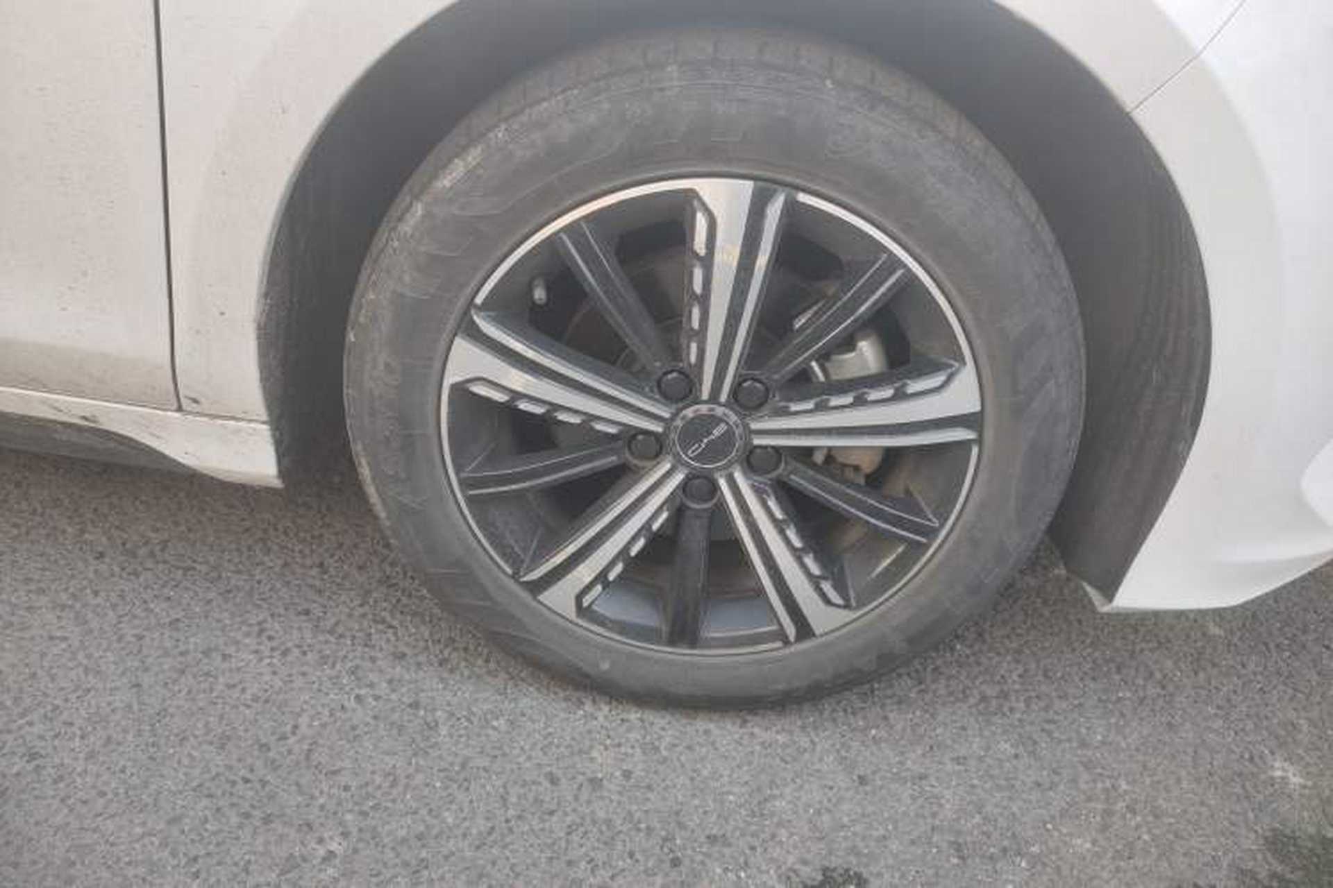 Used BYD Destroyer 05 2022 DM-i 120KM Prestige Model Right Front Wheel Hub