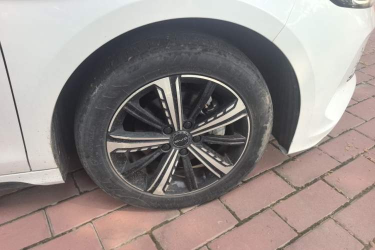 Used BYD Destroyer 05 2022 DM-i 120KM Prestige Model Right Front Wheel Hub