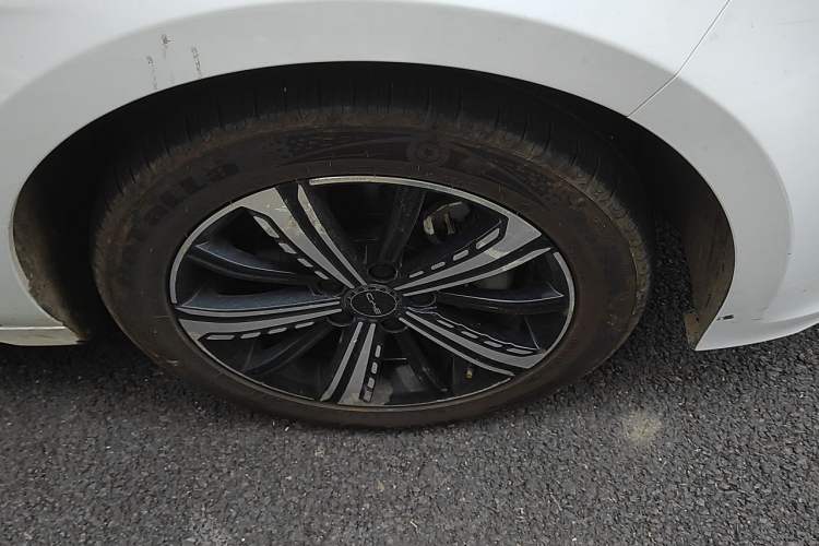 Used BYD Destroyer 05 2022 DM-i 120KM Prestige Model Right Front Wheel Hub