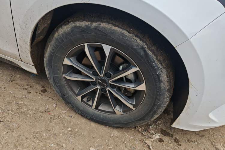 Used BYD Destroyer 05 2022 DM-i 55KM Comfort Model Right Front Wheel Hub