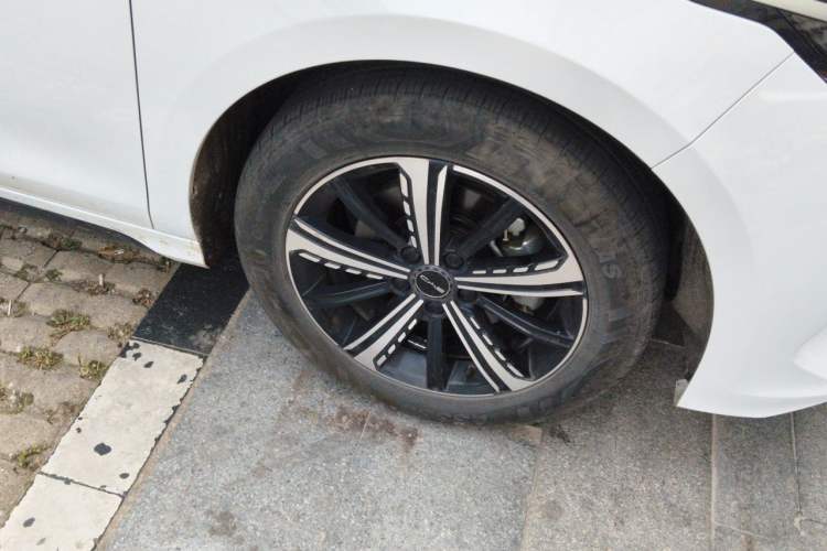Used BYD Destroyer 05 2022 DM-i 120KM Prestige Model Right Front Wheel Hub