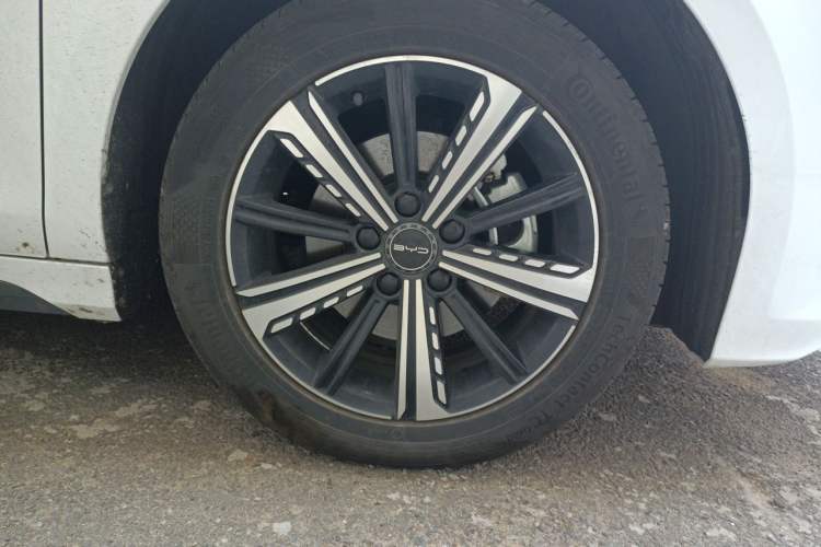 Used BYD Destroyer 05 2022 DM-i 120KM Prestige Model Right Front Wheel Hub