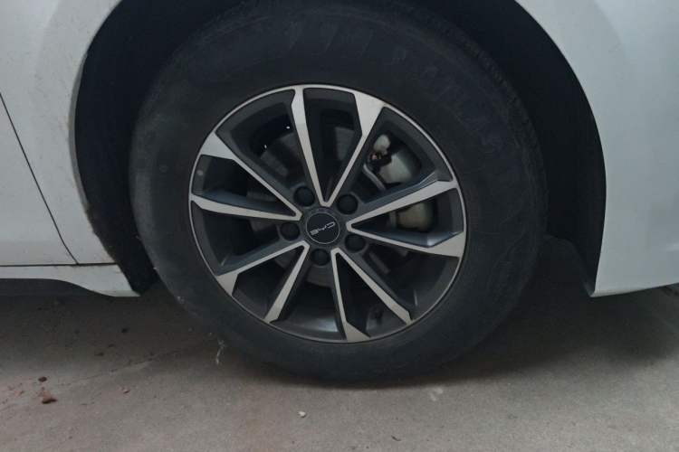 Used BYD Destroyer 05 2022 DM-i 55KM Comfort Model Right Front Wheel Hub