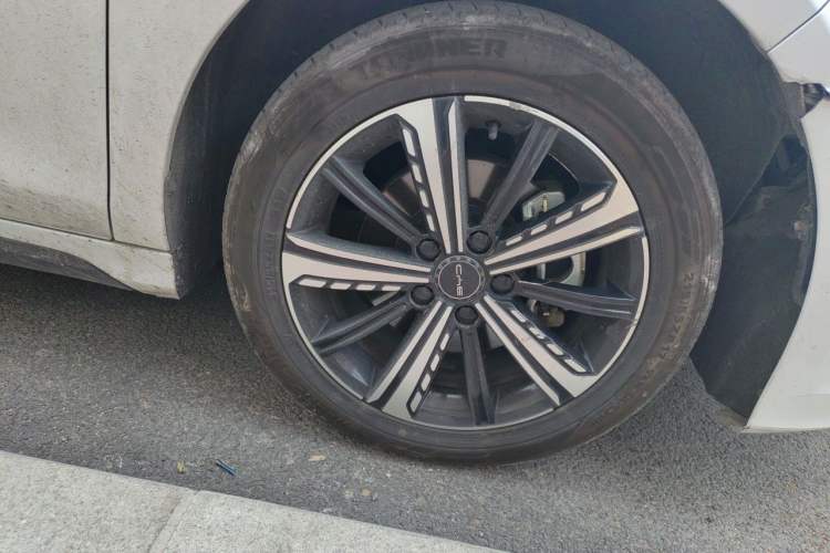 Used BYD Destroyer 05 2022 DM-i 120KM Prestige Model Right Front Wheel Hub