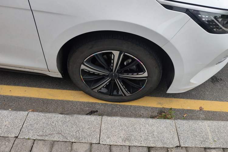 Used BYD Destroyer 05 2022 DM-i 120KM Prestige Model Right Front Wheel Hub