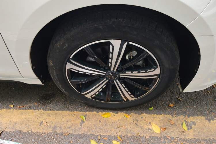 Used BYD Destroyer 05 2022 DM-i 120KM Prestige Model Right Front Wheel Hub